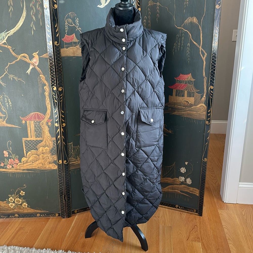 Women’s black down long vest with silver snaps and two front pockets size XXL